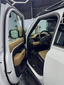 
										Land Rover Defender 2025 p252 V8 edition full									