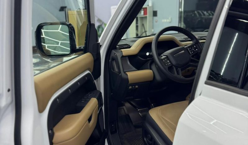 
								Land Rover Defender 2025 p252 V8 edition full									