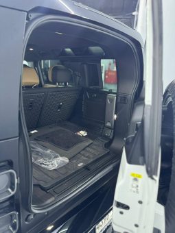 
										Land Rover Defender 2025 p252 V8 edition full									