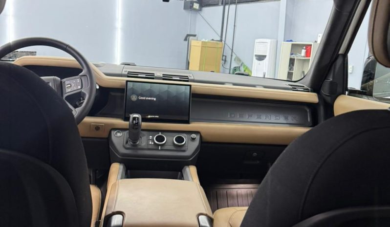 
								Land Rover Defender 2025 p252 V8 edition full									