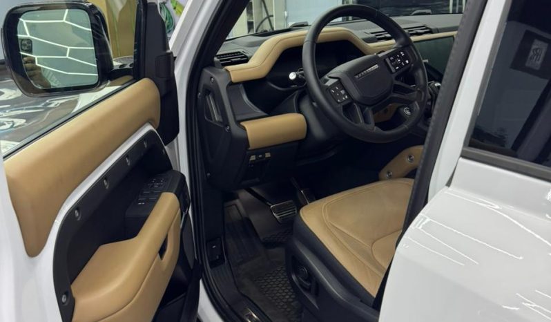
								Land Rover Defender 2025 p252 V8 edition full									