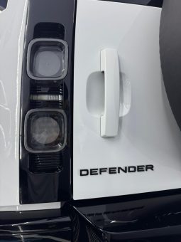 
										Land Rover Defender 2025 p252 V8 edition full									