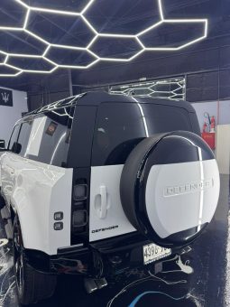
										Land Rover Defender 2025 p252 V8 edition full									